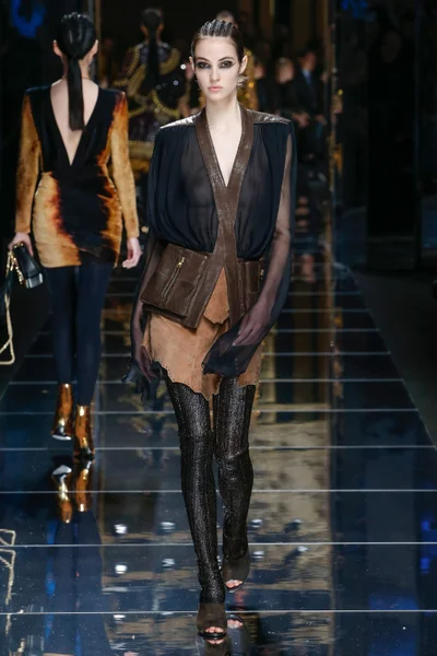 Look 15